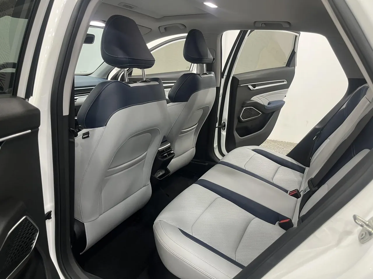 Geely 2022 Emgrand-sedan 1.5 stepless flagship automatic gear 6