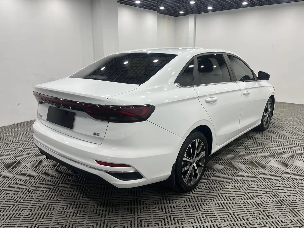 Geely 2022 Emgrand-sedan 1.5 stepless flagship automatic gear 9