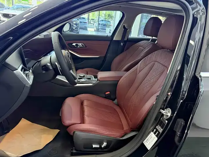 BMW 3 Series 2023 model 320Li M Sport Package 9