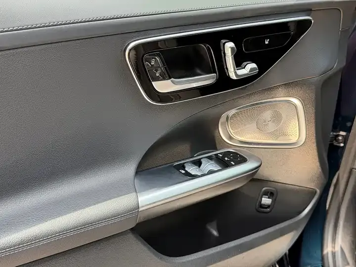 Mercedes Benz Class C 2023 C 260 L Sports Edition 11