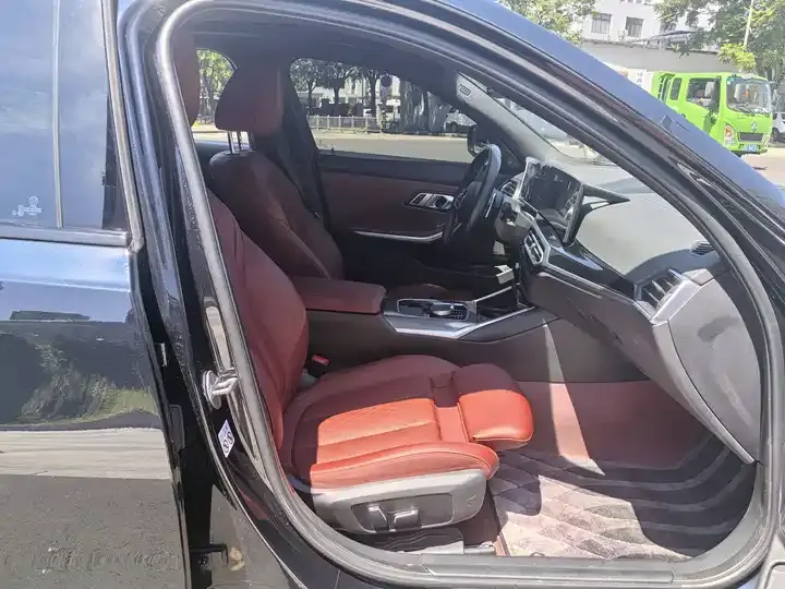 BMW 3 Series 2023 330Li M Sports Obsidian Night Suit 12