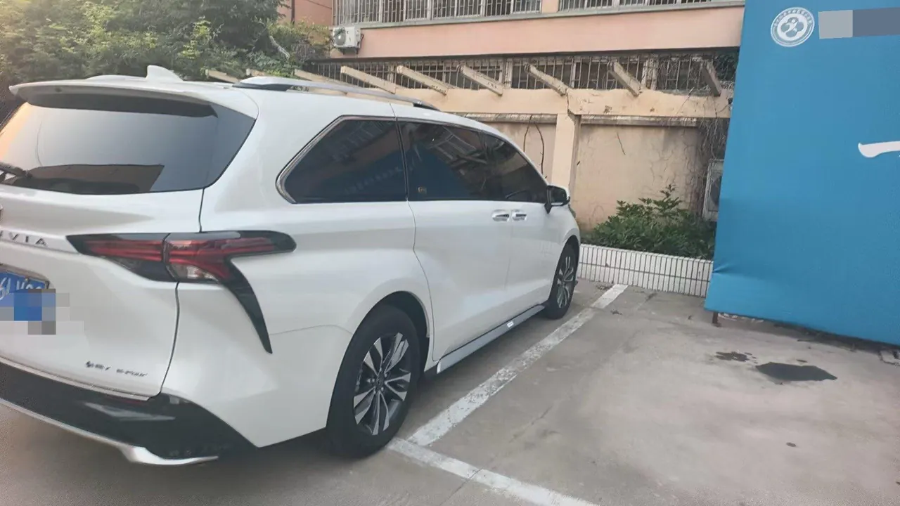 Toyota 2026 Grevia HYBRID 2.5 Stepless Zunjue MAX Four-wheel Drive Automatic Gear 6