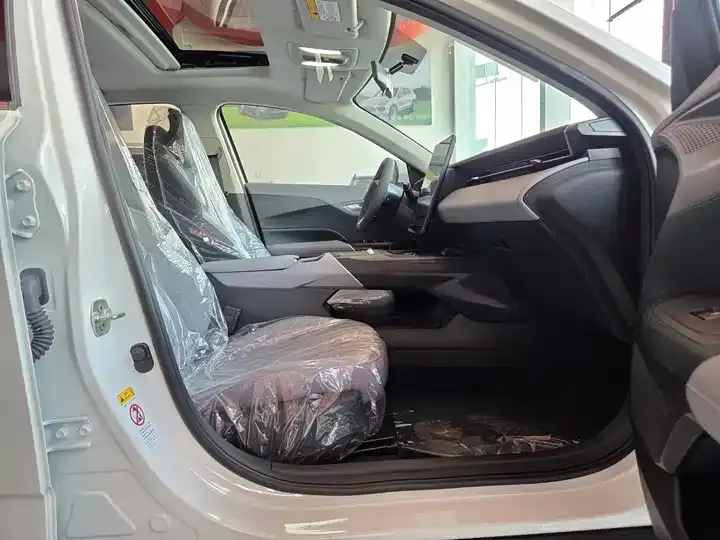 Yidong PHEV 2025 Smart New Blue Whale 145KM Battleship Edition 10