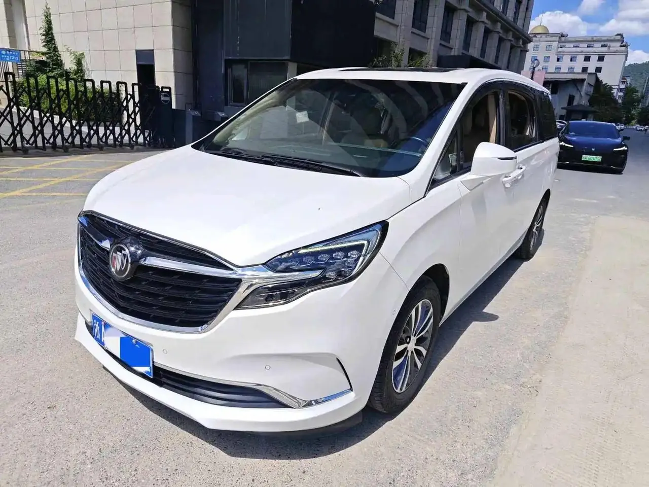 Buick 2021 GL8 ES Lu Zun 2.0T 653T Exclusive Automatic Gear - View 1