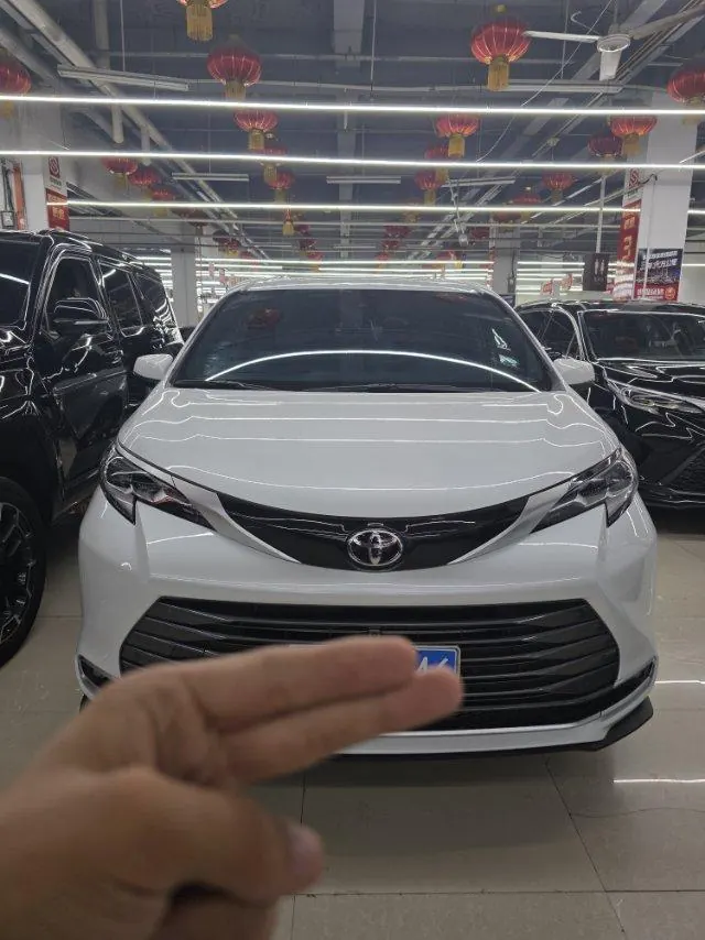 Toyota 2024 Sana 2.5 Stepless Four-wheel Drive Deluxe Edition Automatic Transmission 2