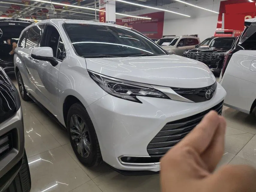 Toyota 2024 Sana 2.5 Stepless Four-wheel Drive Deluxe Edition Automatic Transmission 3
