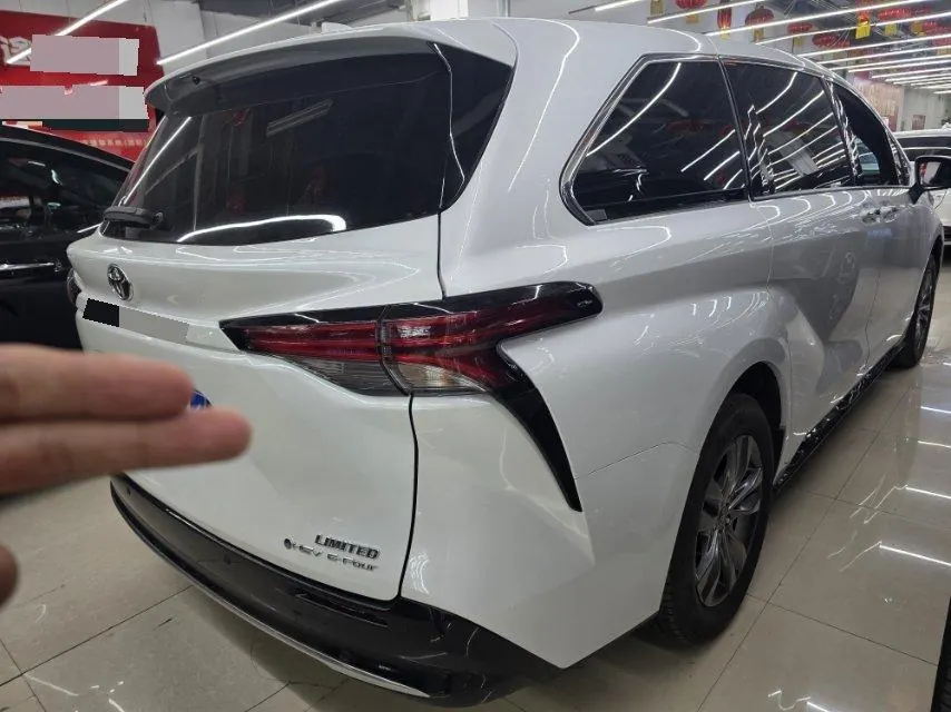 Toyota 2024 Sana 2.5 Stepless Four-wheel Drive Deluxe Edition Automatic Transmission 9