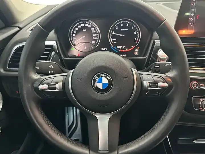 BMW 1 Series 2023 120i M Sports Obsidian Edition 11