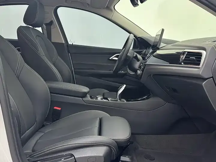 BMW 1 Series 2023 120i M Sports Obsidian Edition 9