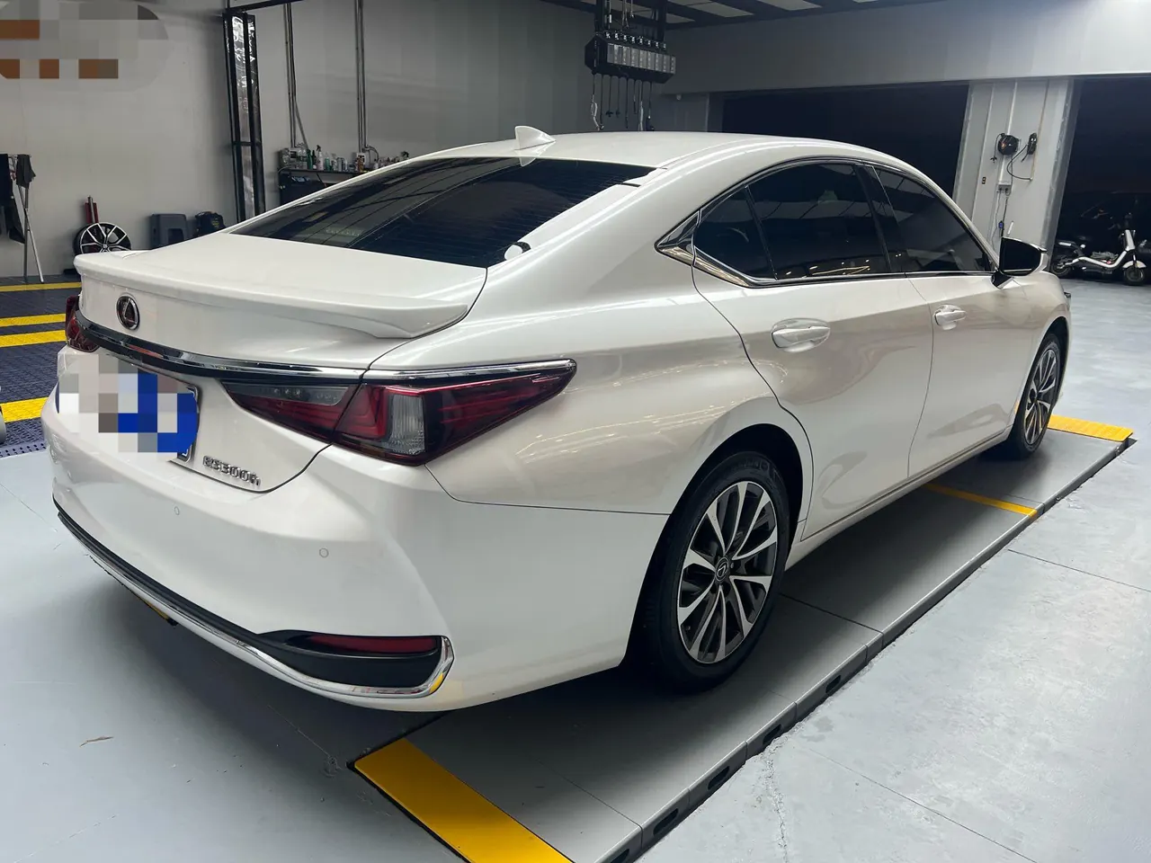 Lexus ES (Imported) 2022 ES300h 2.5 Stepless Excellence Edition Automatic Gear 9