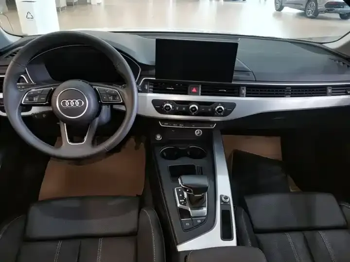 Audi A4L 2020 model 40 TFSI Sporty Version 10