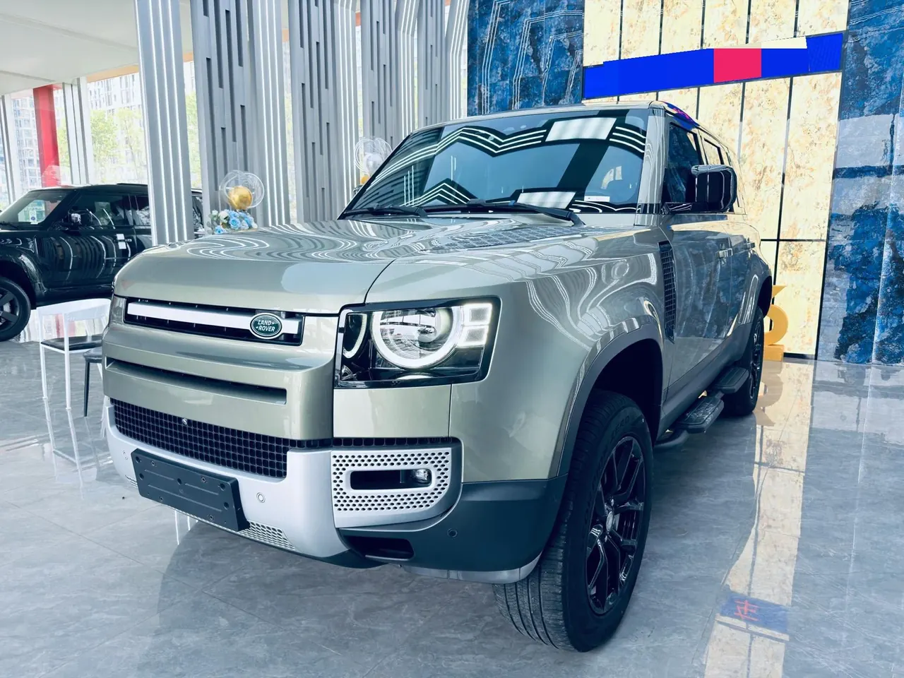 打开图片灯箱:Land Rover Guard (Imported) 2021 Guard 110 48V 3.0T P400 X-DYNAMIC HSE Automatic Gear