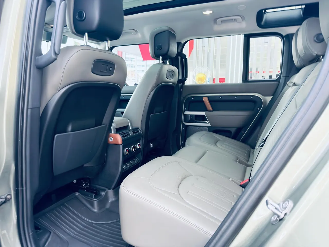 Land Rover Guard (Imported) 2021 Guard 110 48V 3.0T P400 X-DYNAMIC HSE Automatic Gear 4