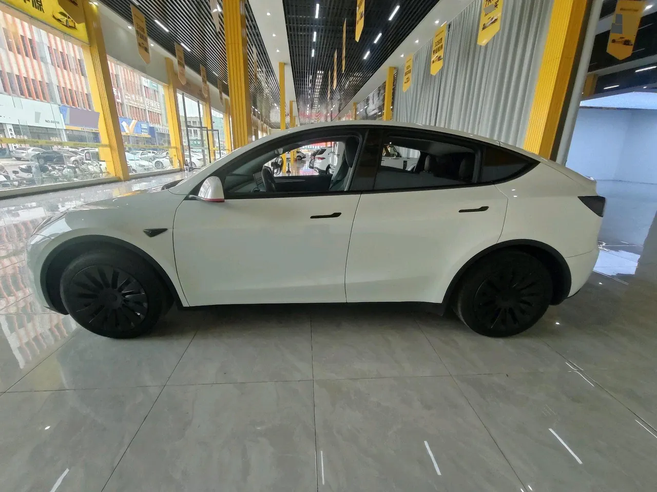 Tesla 2024 Model Y rear-wheel drive version automatic transmission 2