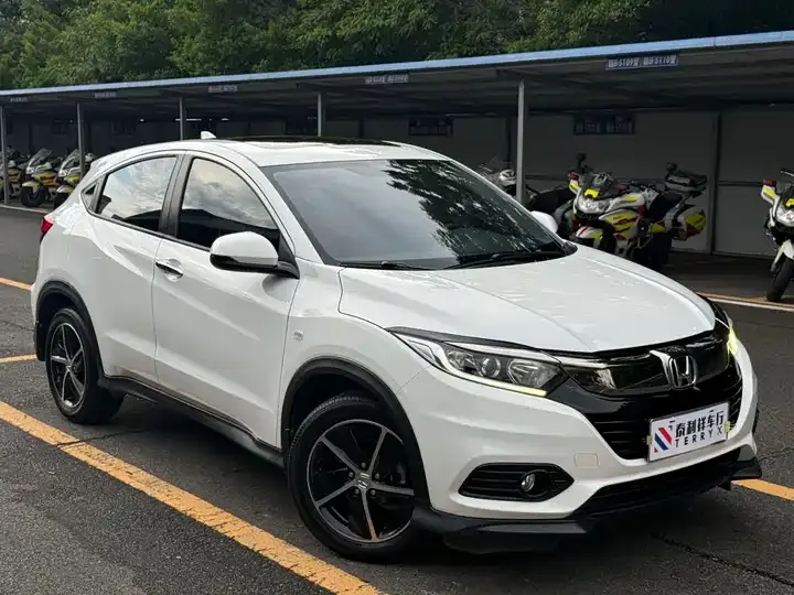 Vezel 2022 1.5L CVT Night Edition – Pioneer Version 3