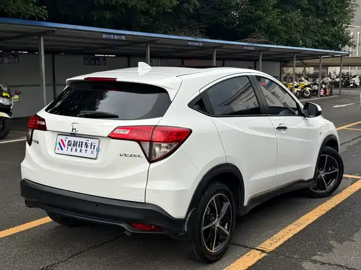 Vezel 2022 1.5L CVT Night Edition – Pioneer Version 4