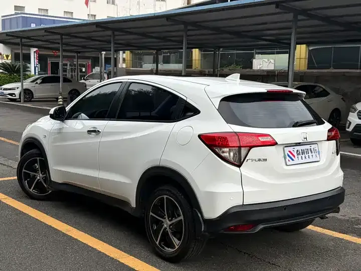 Vezel 2022 1.5L CVT Night Edition – Pioneer Version 6