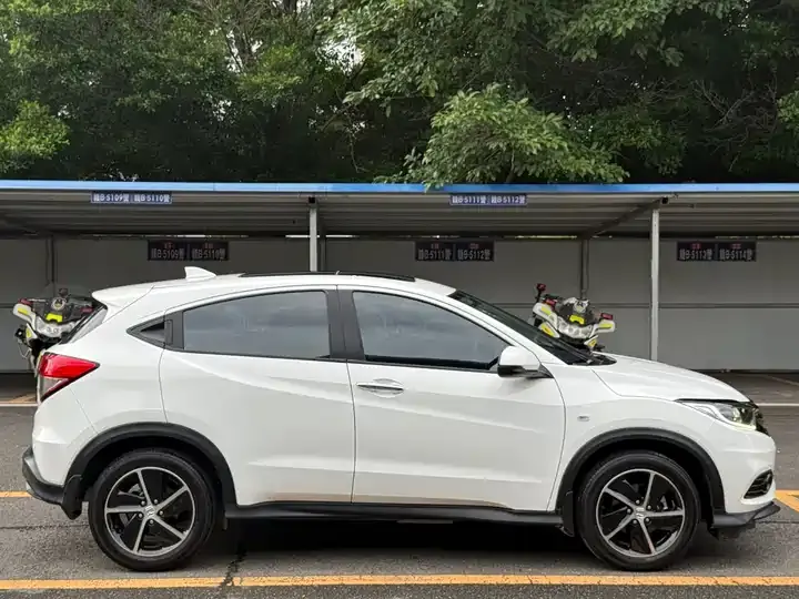 Vezel 2022 1.5L CVT Night Edition – Pioneer Version 7