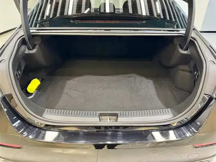 Mercedes Benz E-Class New Energy 2024 E 350 e L Plug-in Hybrid Car 12