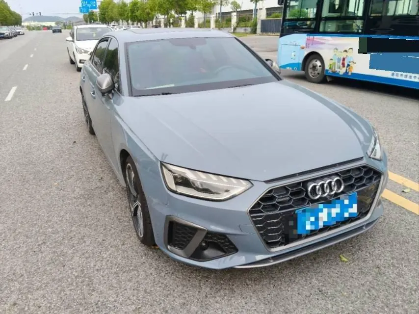 Audi 2022 A4L 2.0TFSI 40TFSI Quattro RS Kit Burning Speed Automatic 3