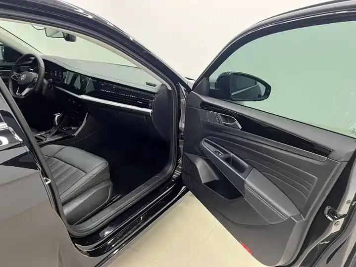 Passat 2023 280TSI Business Edition 10