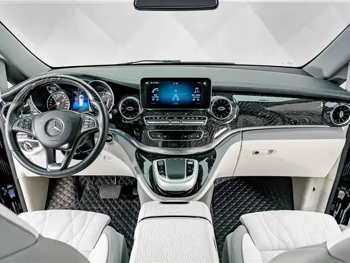 Mercedes Benz Class V 2022V 260 L Long Wheelbase Premium Edition 12