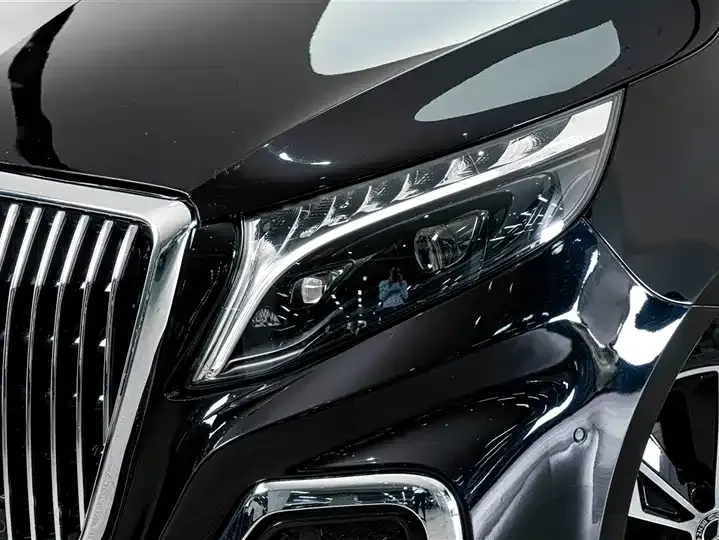 Mercedes Benz Class V 2022V 260 L Long Wheelbase Premium Edition 4