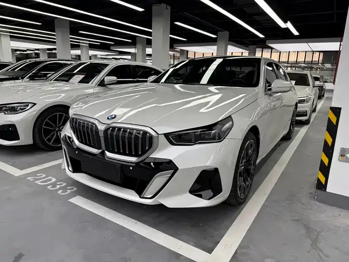 BMW 5 Series 2025 530Li Exclusive M Sports Suit - View 1