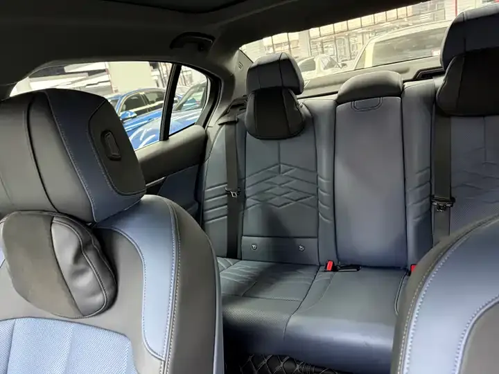 BMW 5 Series 2025 530Li Exclusive M Sports Suit 10