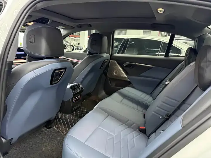 BMW 5 Series 2025 530Li Exclusive M Sports Suit 12