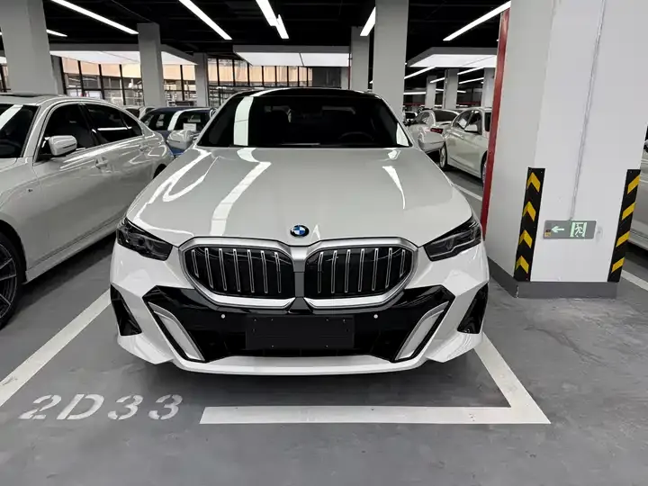 BMW 5 Series 2025 530Li Exclusive M Sports Suit 2