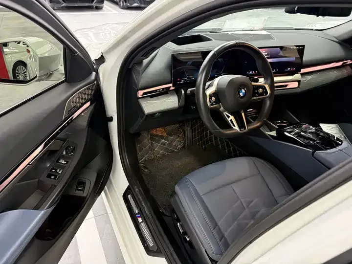 BMW 5 Series 2025 530Li Exclusive M Sports Suit 5