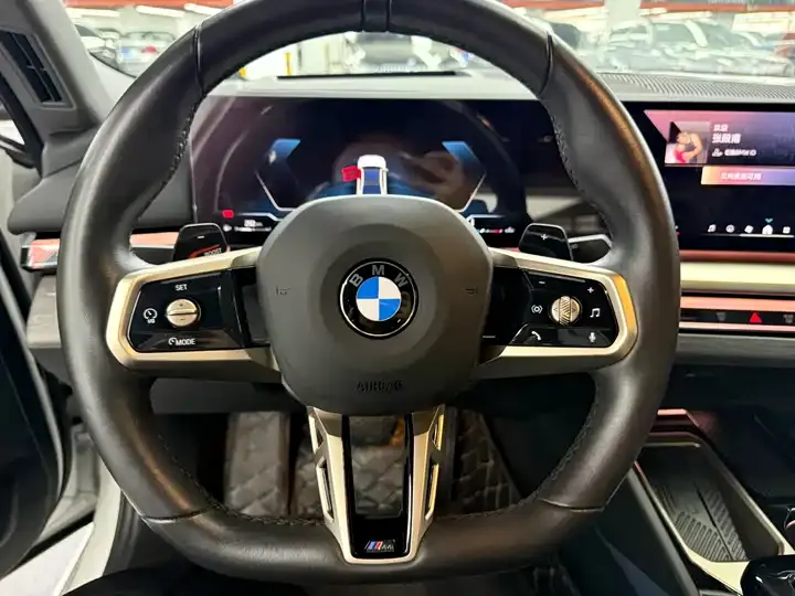 BMW 5 Series 2025 530Li Exclusive M Sports Suit 6