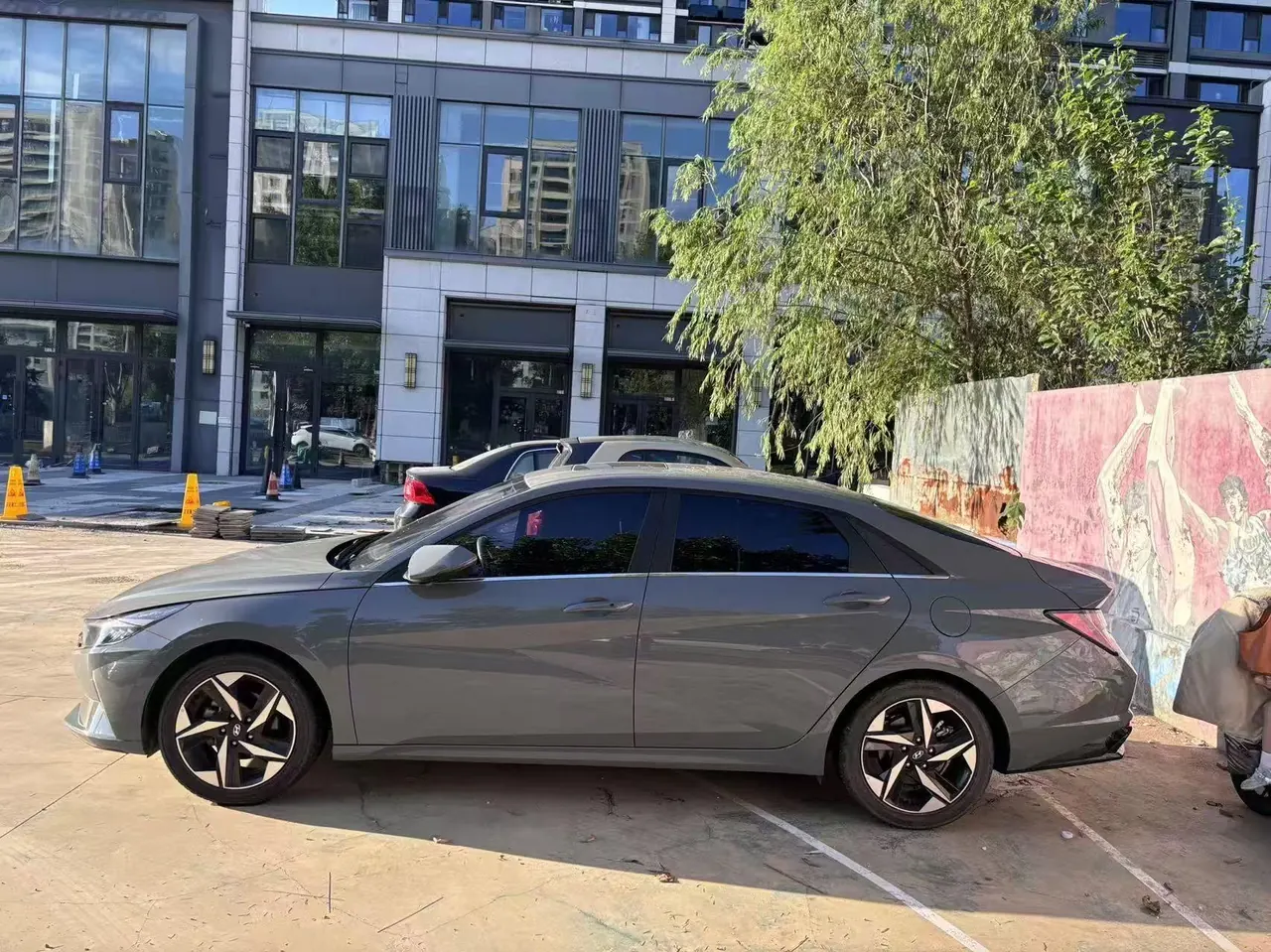 Hyundai 2022 Elantra -3-compartment 1.5 stepless LUX premium automatic gear 2