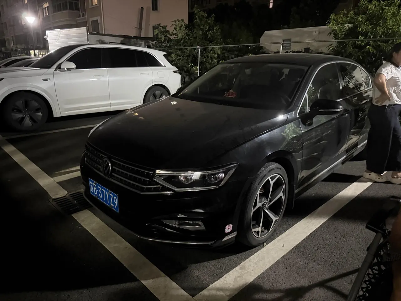 Volkswagen 2023 Magotan 2.0TSI 330TSI 2 million Commemorative Edition Leading Automatic Gear - View 1