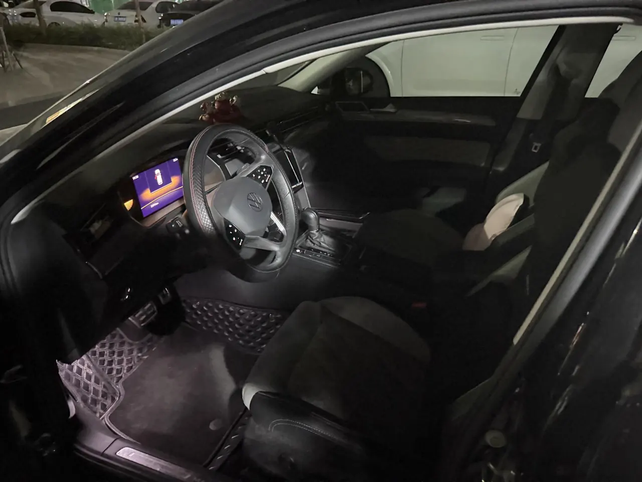 Volkswagen 2023 Magotan 2.0TSI 330TSI 2 million Commemorative Edition Leading Automatic Gear 2