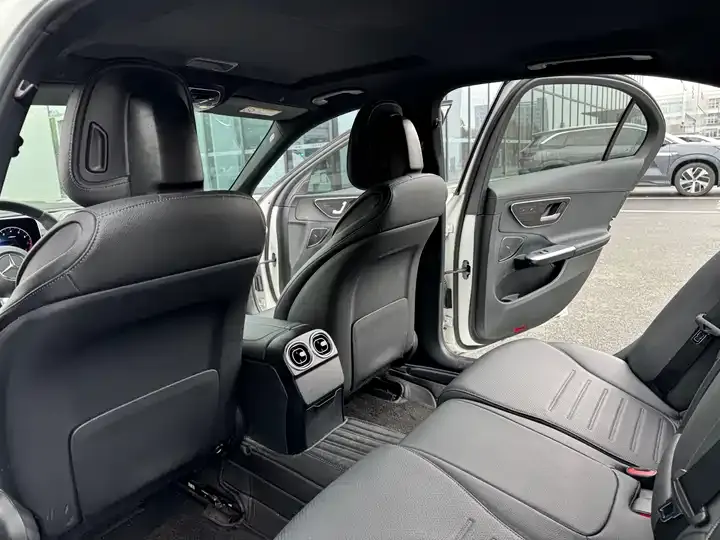 Mercedes Benz Class C 2023 C 200 L Sports Edition 12