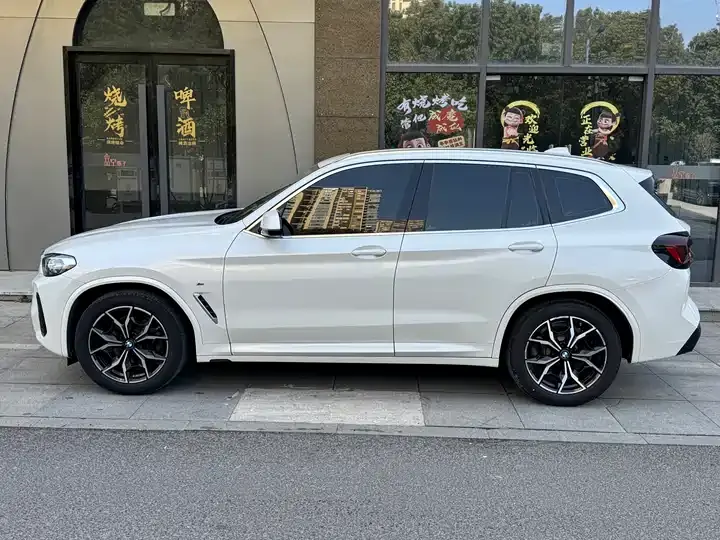 BMW X3 2022 xDrive25i M sports suit 3