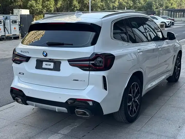 BMW X3 2022 xDrive25i M sports suit 6
