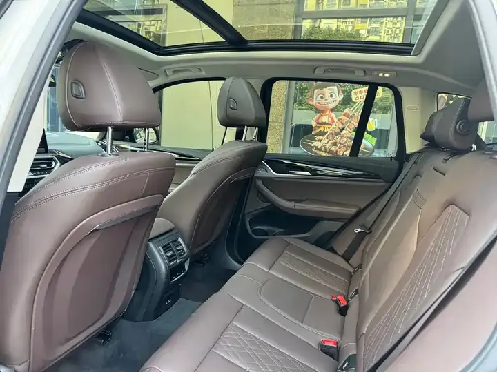 BMW X3 2022 xDrive25i M sports suit 8