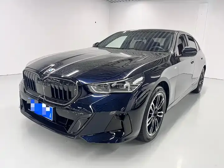 BMW 5 Series 2025 530Li Leading M Sports Suit - View 1