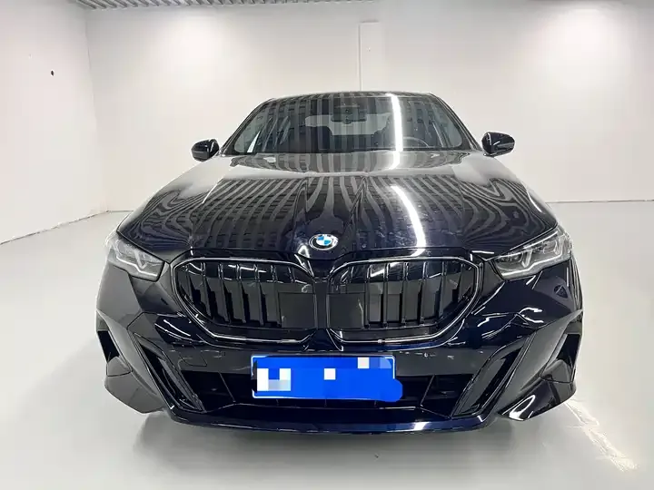 BMW 5 Series 2025 530Li Leading M Sports Suit 2