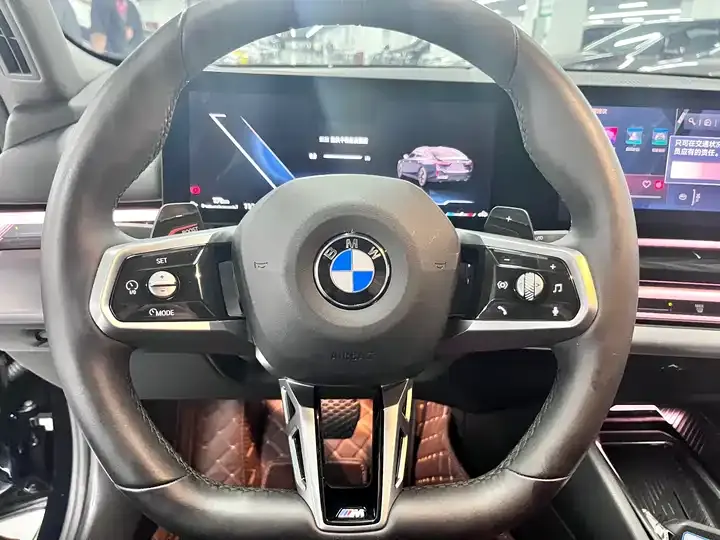 BMW 5 Series 2025 530Li Leading M Sports Suit 7
