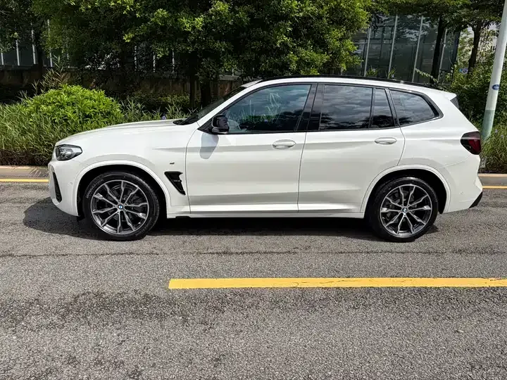 BMW X3 2023 xDrive30i Leading M Obsidian Night Suit 5