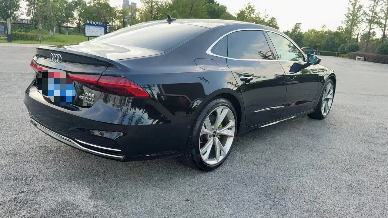 Audi 2024 A7L 2.0TFSI 45TFSI Quattro Luxury Automatic 3