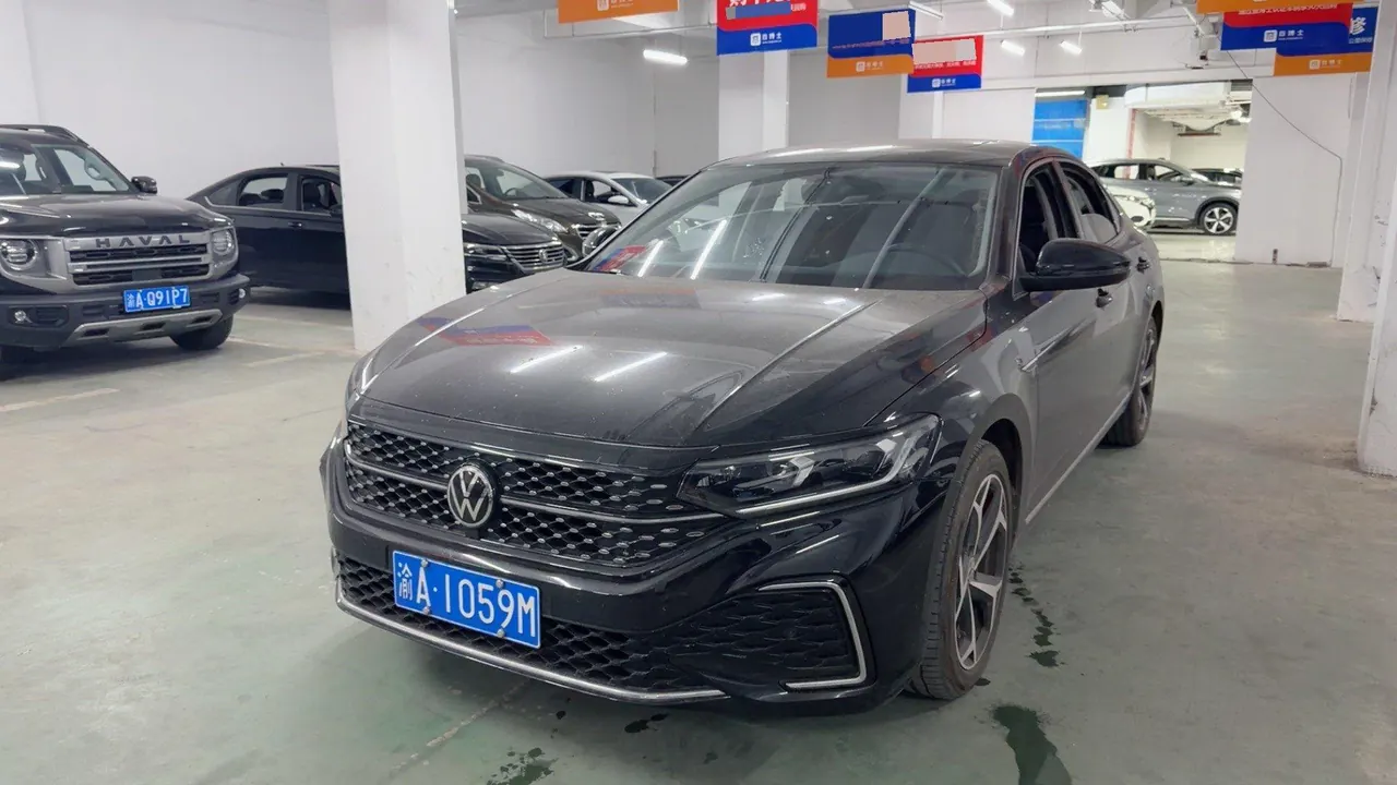 Volkswagen 2024 Passat 2.0TSI 380TSI Star Dragon Edition Automatic Gear - View 1