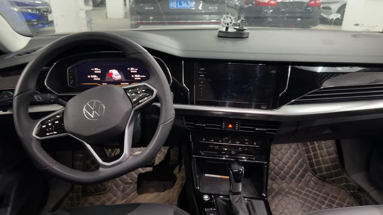 Volkswagen 2024 Passat 2.0TSI 380TSI Star Dragon Edition Automatic Gear 4