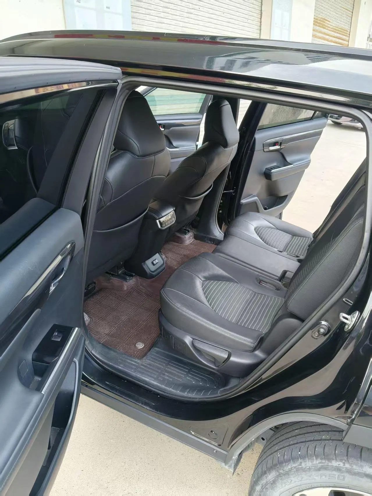 Toyota 2022 Crown Lu Fang 2.0T Jin Yao Edition Automatic Gear 5