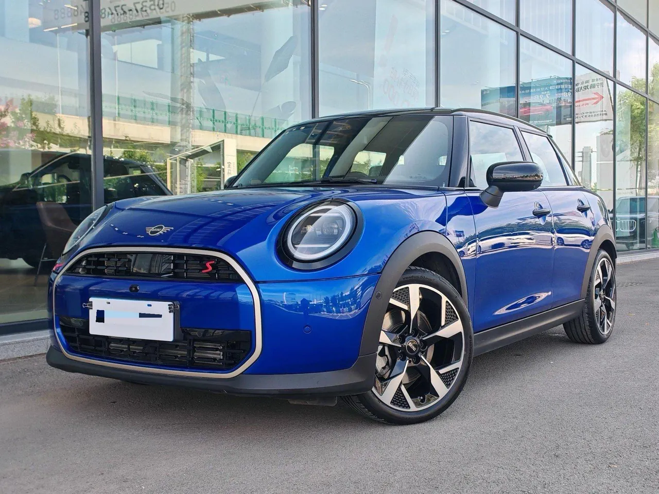 Открыть галерею: MINI Mini 5-Door (Imported) 2025 Mini Cooper S 2.0T Artist Automatic Gear