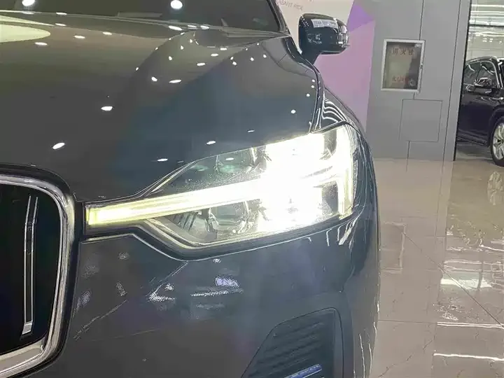 Volvo XC60 2022 B5 4-wheel-drive Zhiyi Deluxe Edition 4